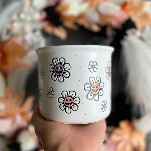 ✨NEW🎃Cobwebs and Cauldrons Daisy Jack o Lantern Pattern Mug🌸 - Picture 4 of 5